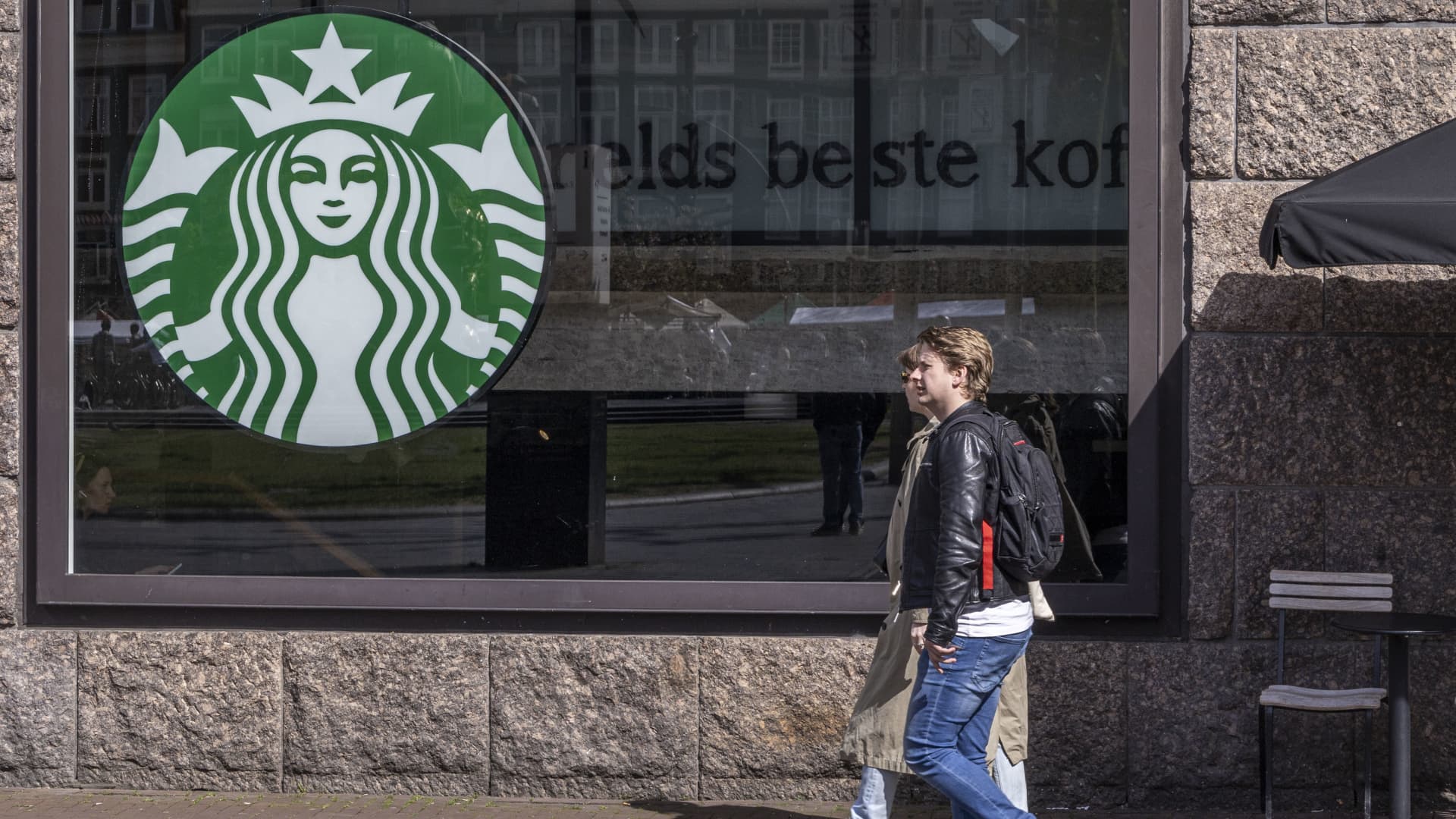 Starbucks Misses Earnings Expectations, Shares Tumble