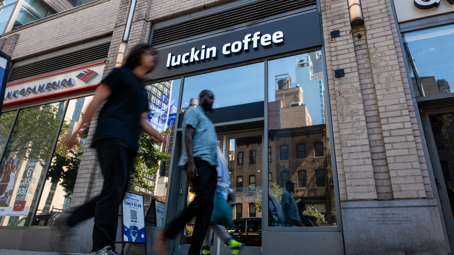 Luckin Coffee Challenges Starbucks in the U.S. Market