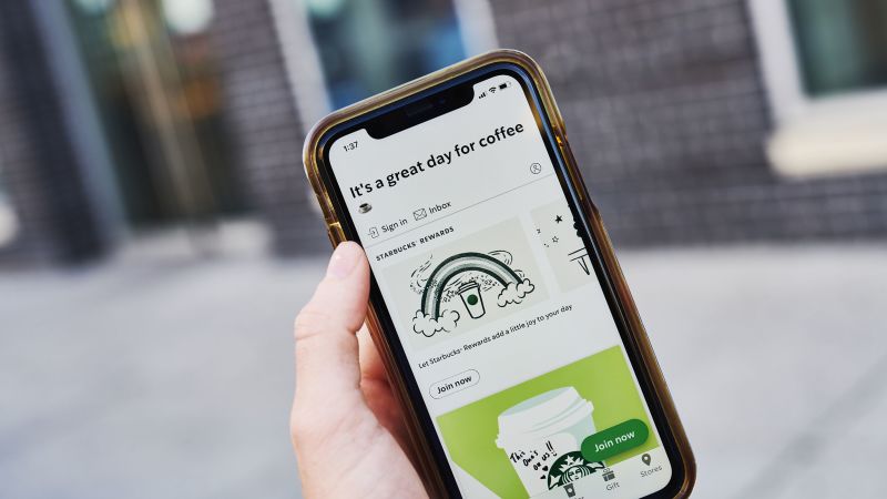 Starbucks Cuts Promotions to Focus on Premium Experience