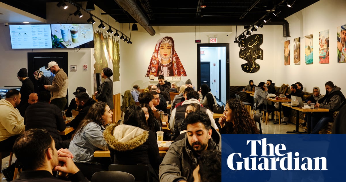 Yemeni Cafes Stir Up Romance and Debate