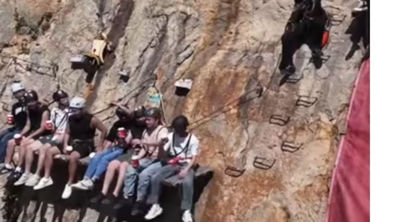 Cliffside Cafe Offers Thrilling Coffee Experience Above the Sea