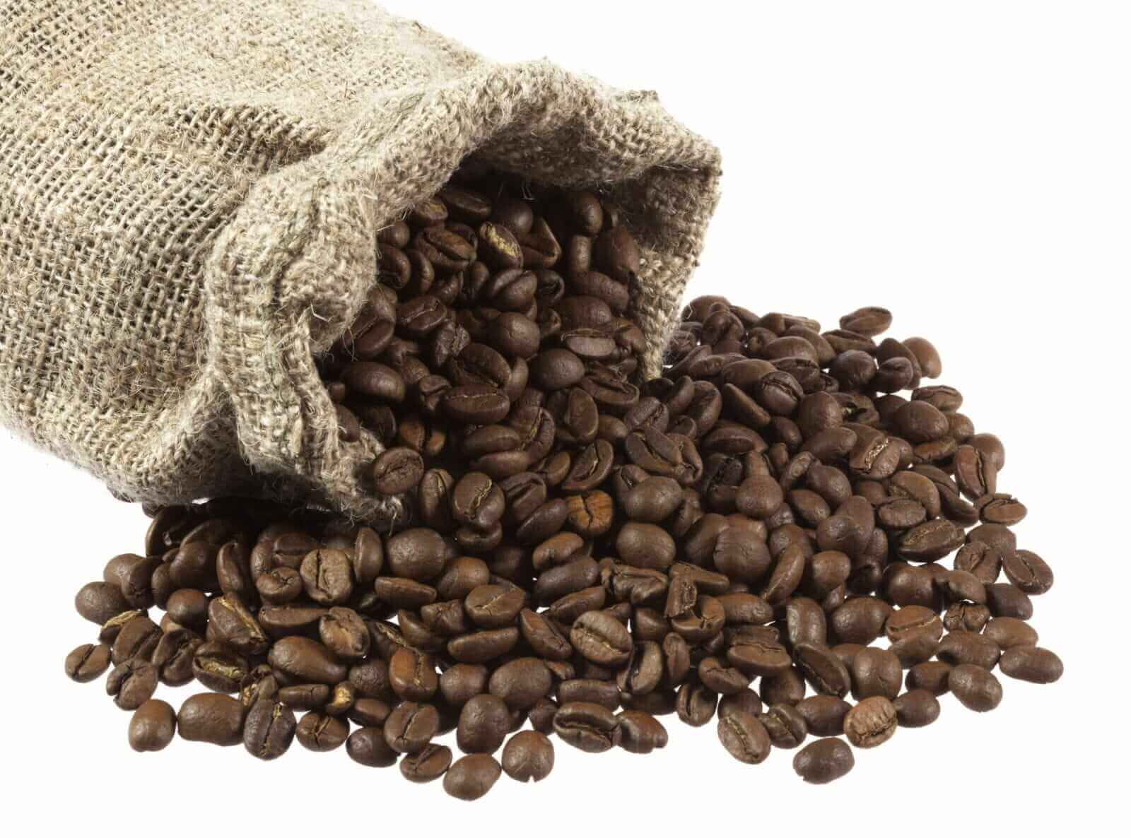 Coffee Prices Dip Amid Mixed Harvest Reports and Weather Concerns