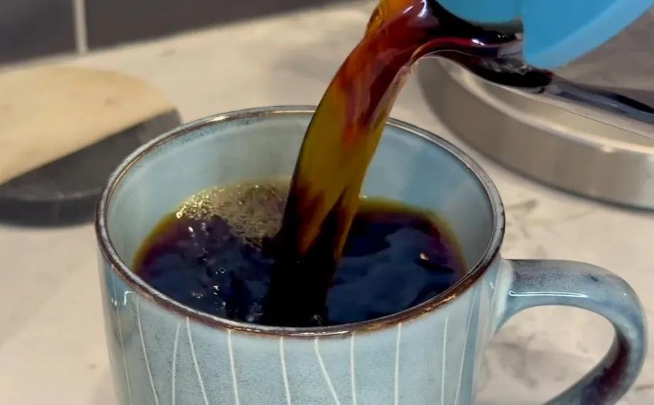 Coffee and Tea May Lower Dementia Risk, Study Finds