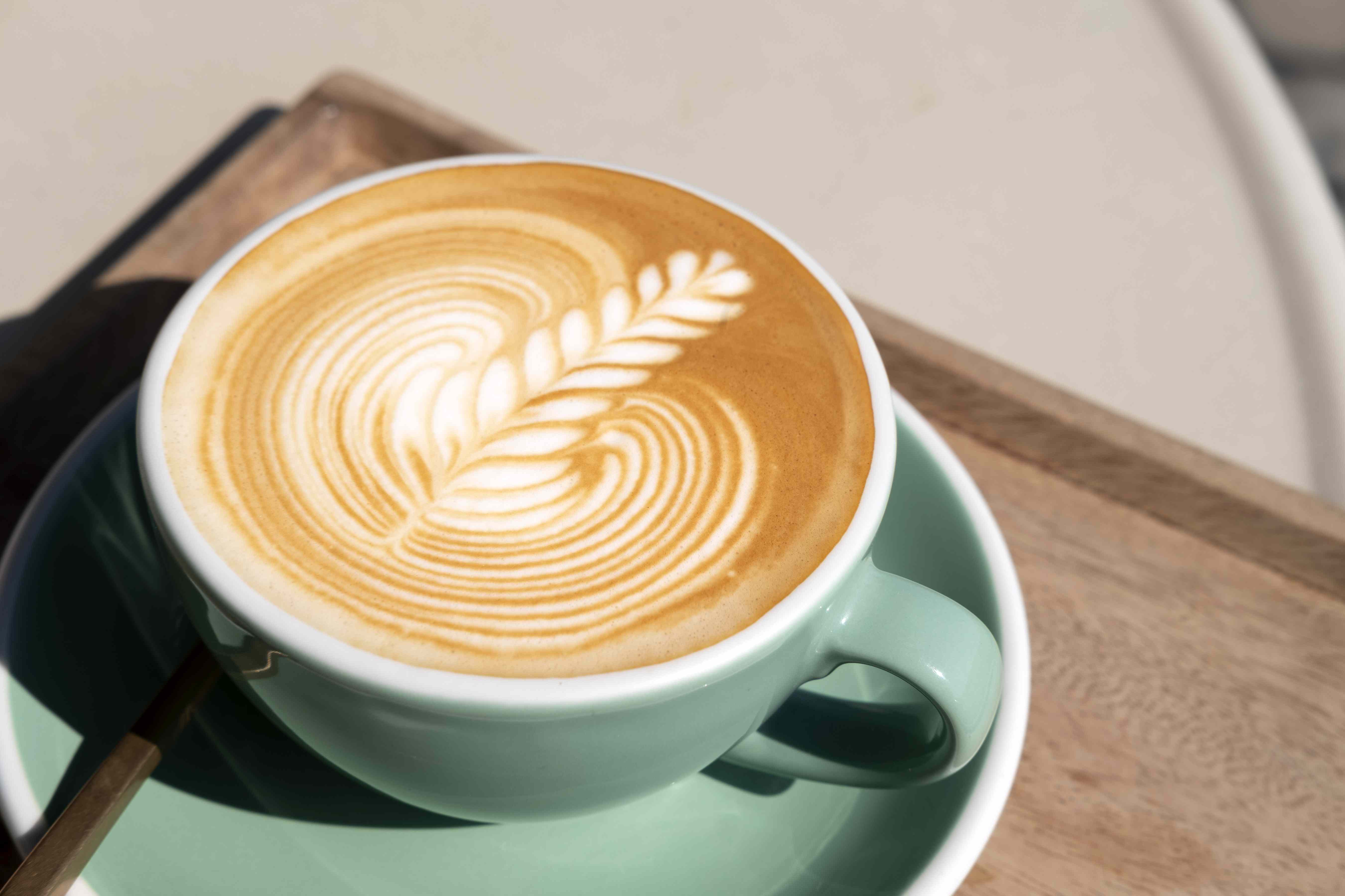 Coffee's Complex Relationship with Blood Sugar Management