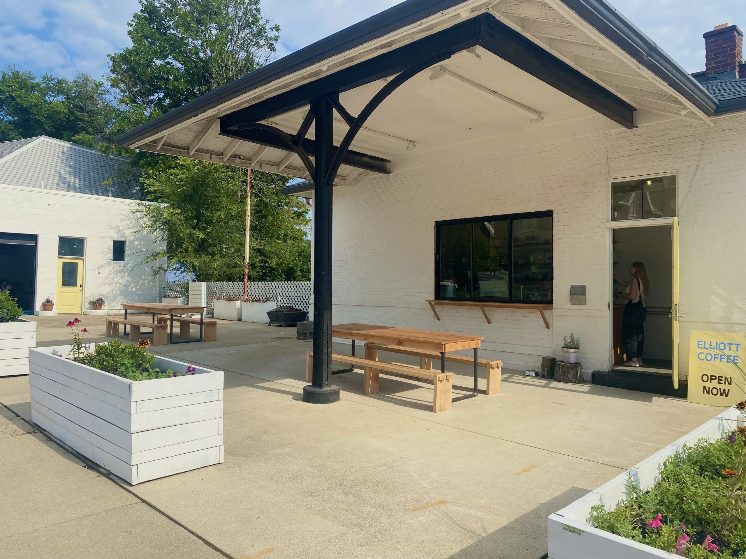 Elliott Coffee - Your New Neighborhood Hangout for High-End Java