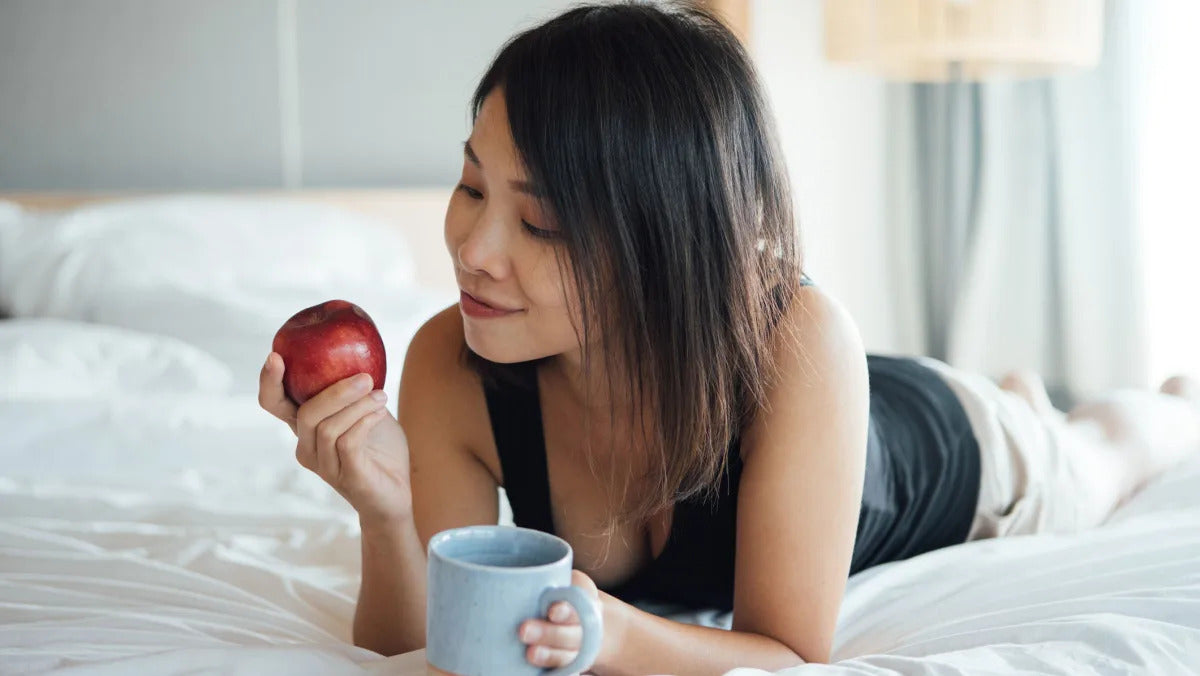 Can an Apple Really Wake You Up Faster Than a Cup of Coffee? A Nutritionist Responds