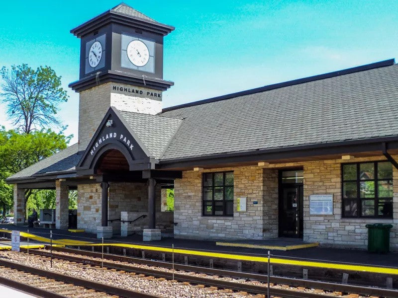 Highland Park Welcomes New Cafe at Metra Station