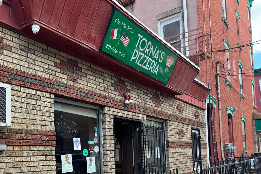 Torna’s Pizzeria to Close, Caña Coffee + Bakery to Take Over